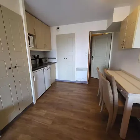 Large 27m2 With Sea View & Pools Διαμέρισμα *