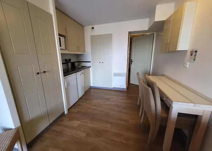 Large 27m2 With Sea View & Pools Διαμέρισμα *